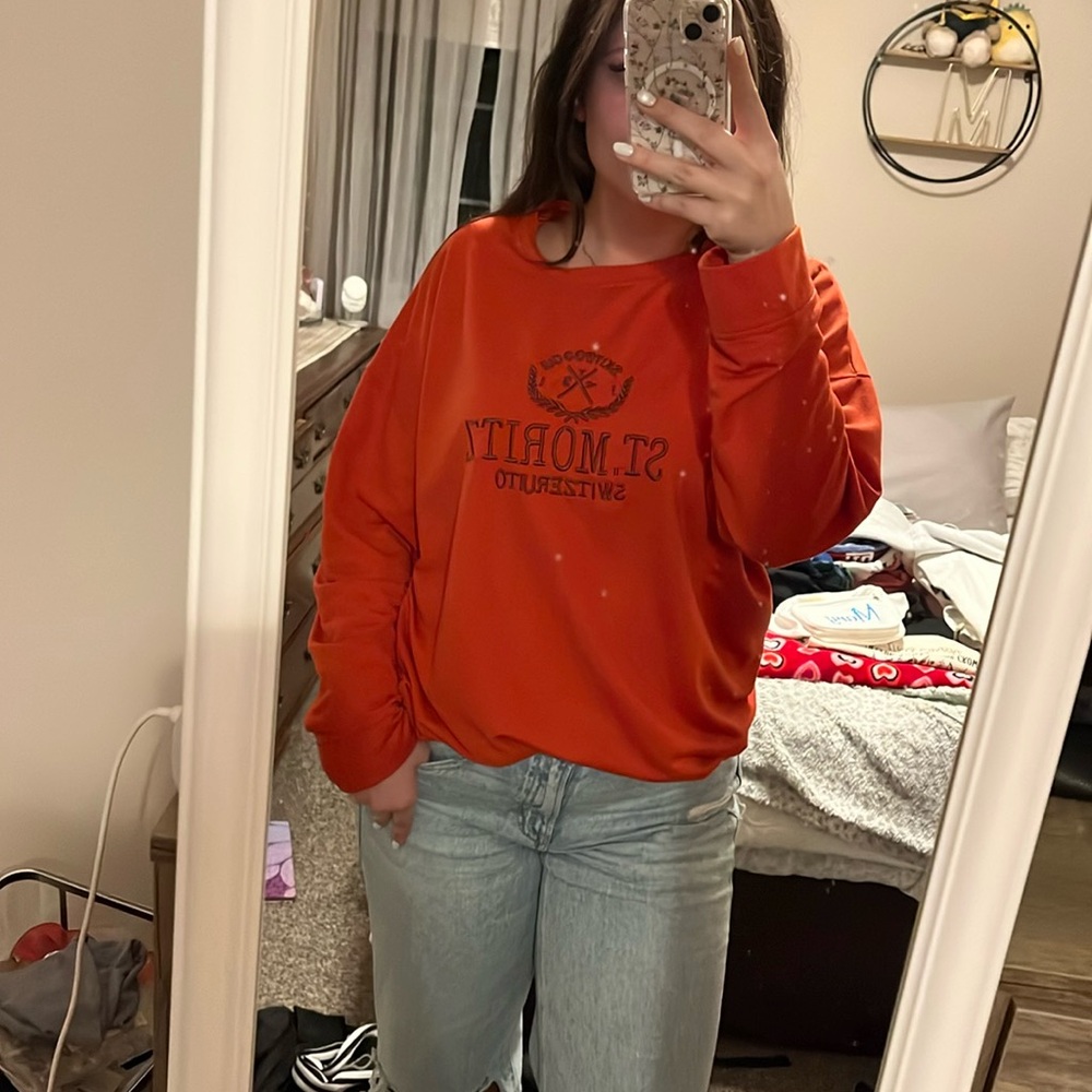 Oversized St Moritz crew neck! Very cute and comfy!